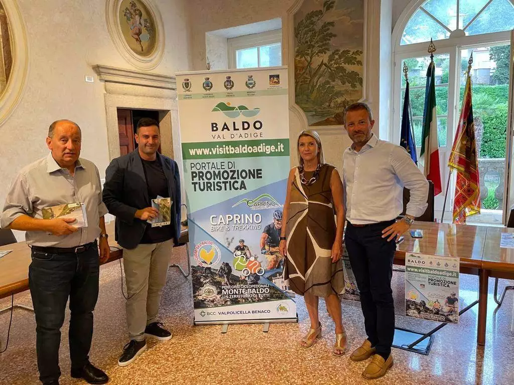 Paolo Rossi e Fabio Castellani assieme al sindaco Paola Arduini e all'assessore Davide Mazzola.