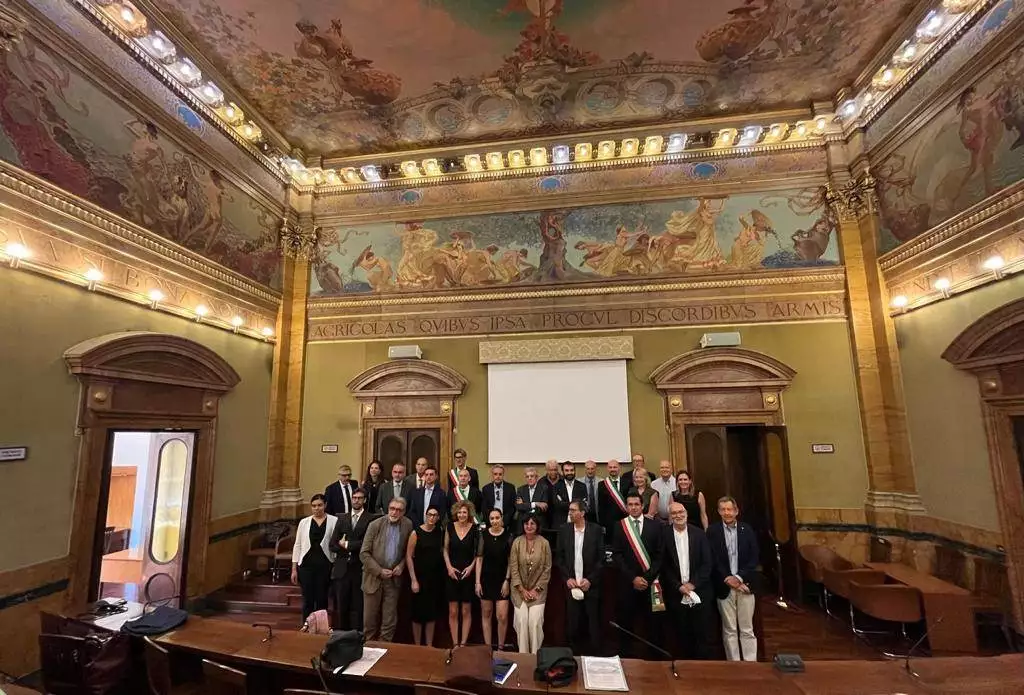 La foto ufficiale nella sede del Ministero.