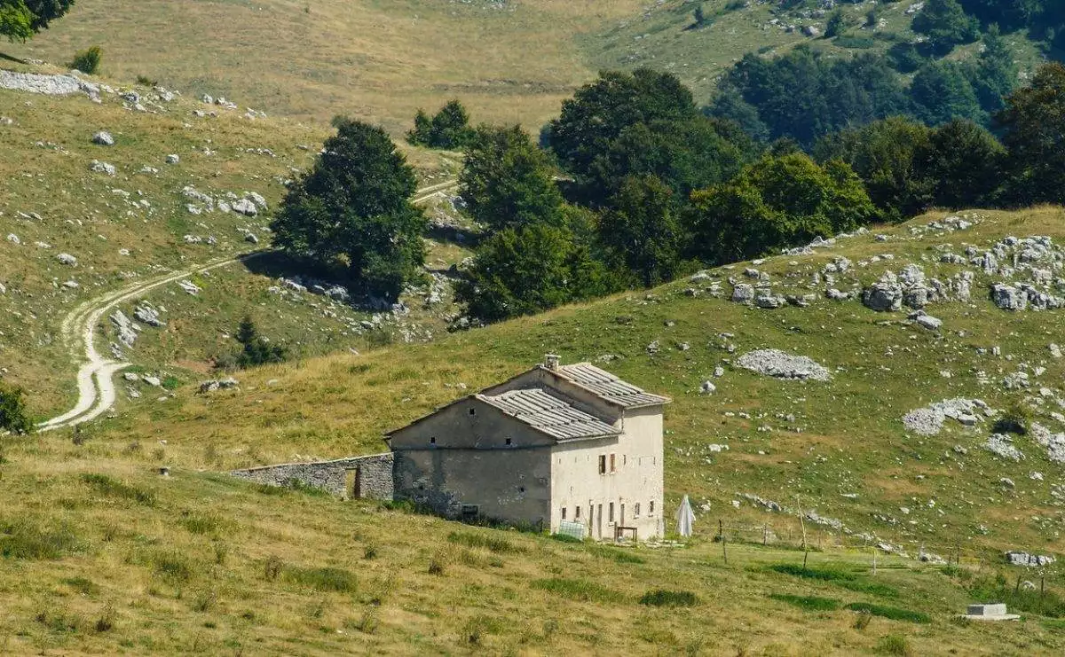 Un paesaggio rurale della Lessinia.