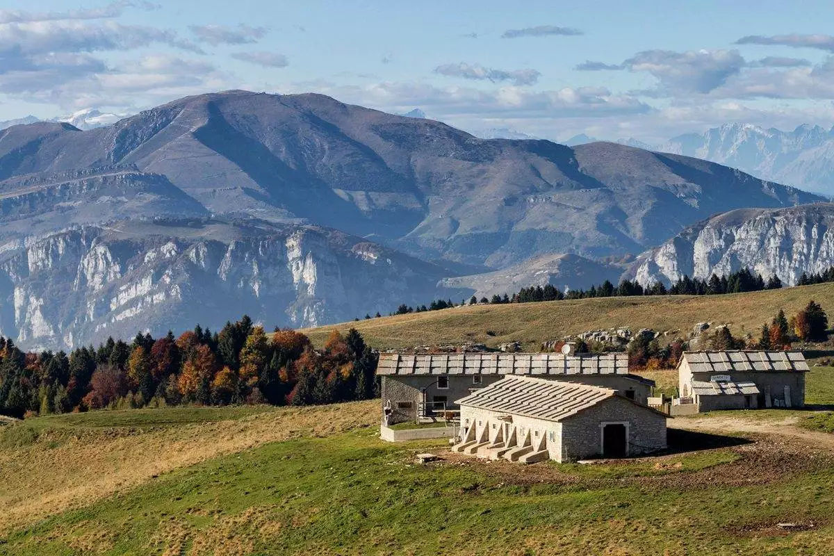 Un paesaggio degli Alti Pascoli della Lessinia. (Foto Malvezzi)