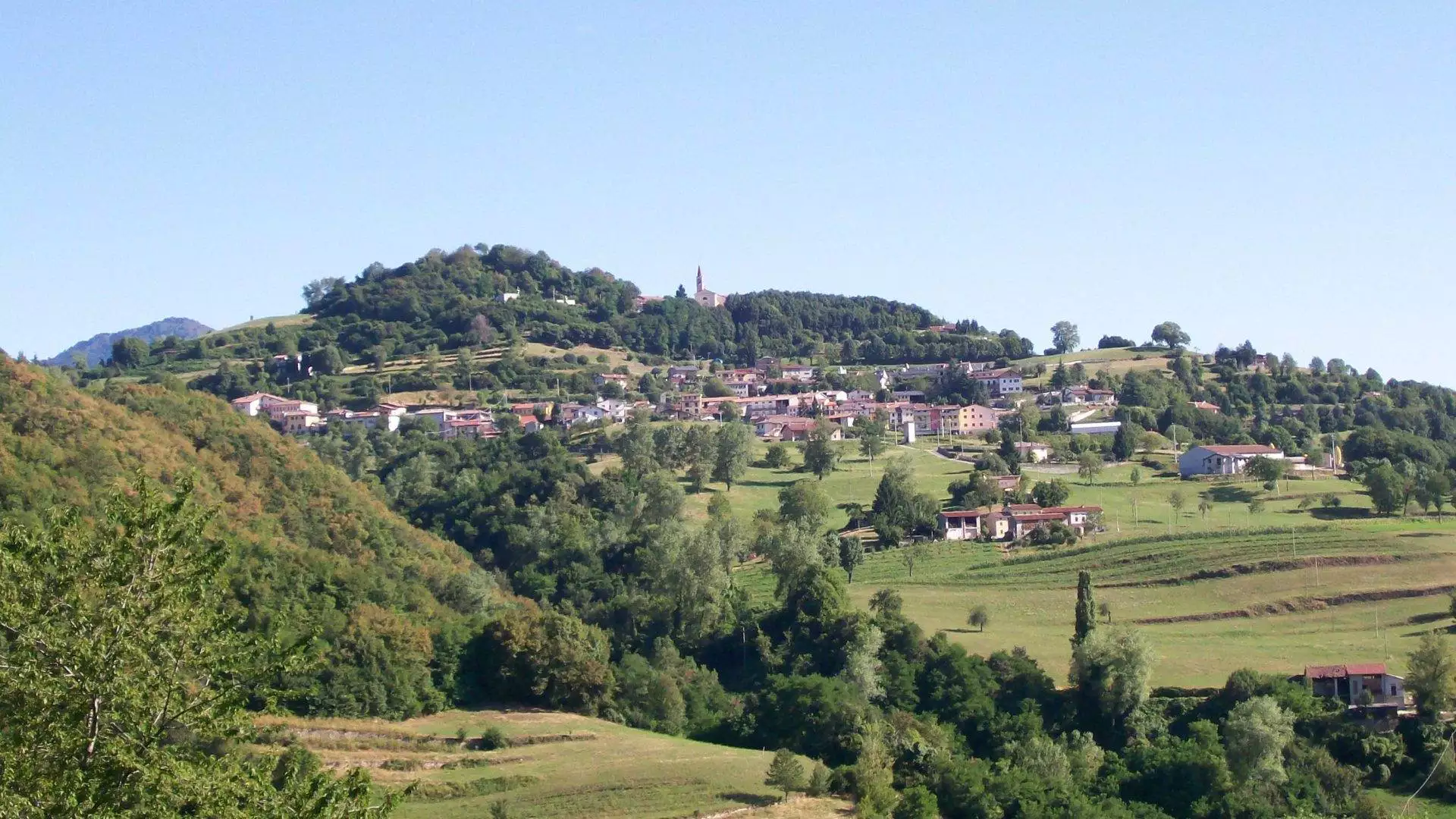 Una vista panoramica su Bolca.