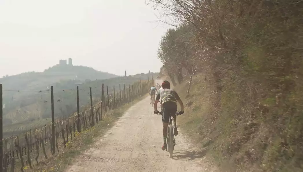 Un biker impegnato nella Gran Fondo Tre Valli