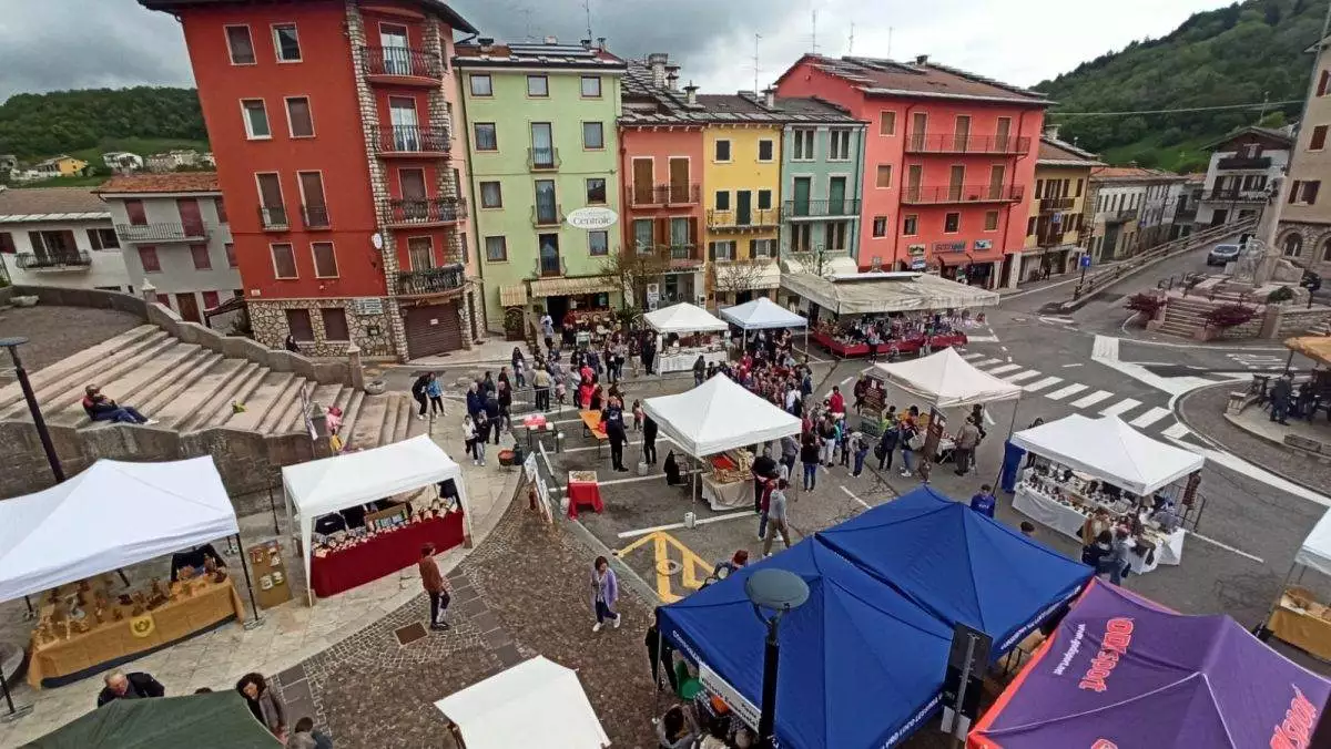 Una veduta dall'alto dell'Antica Fiera Agricola di Roverè.