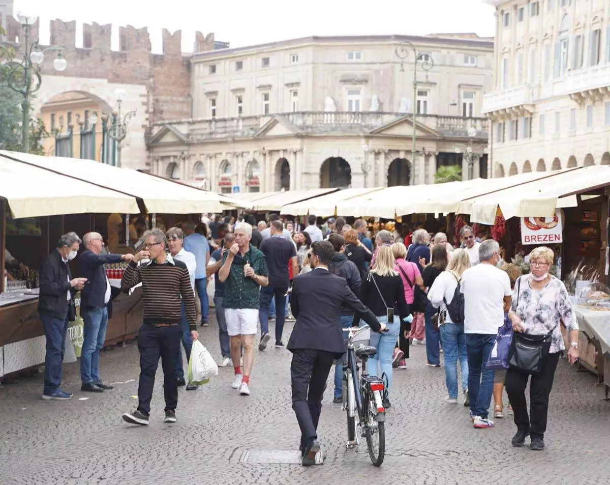 Le Piazze dei Sapori, la manifestazione si svolge tra via Roma e Piazza Bra.