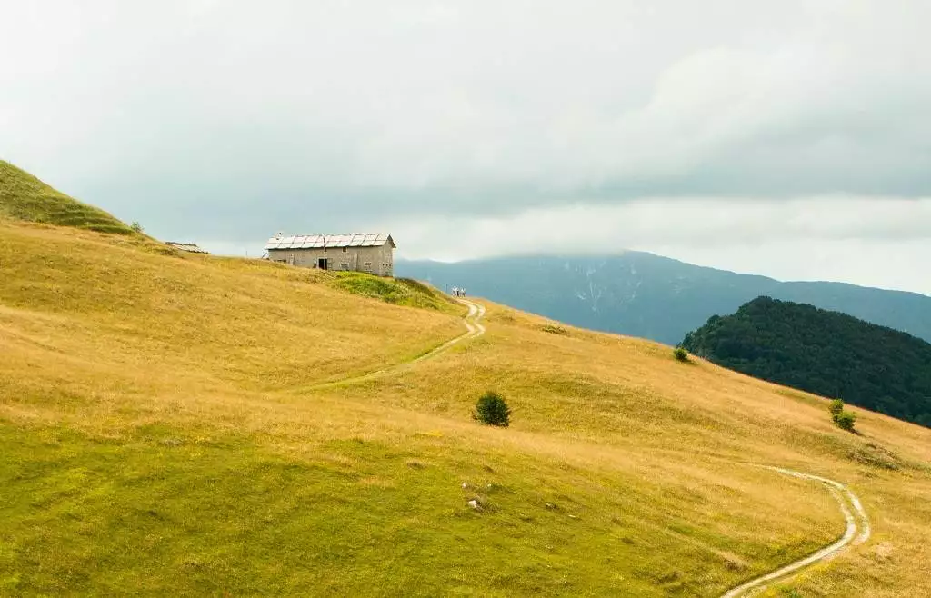 Uno scorcio di Lessinia (Foto Antonio Benedetti).