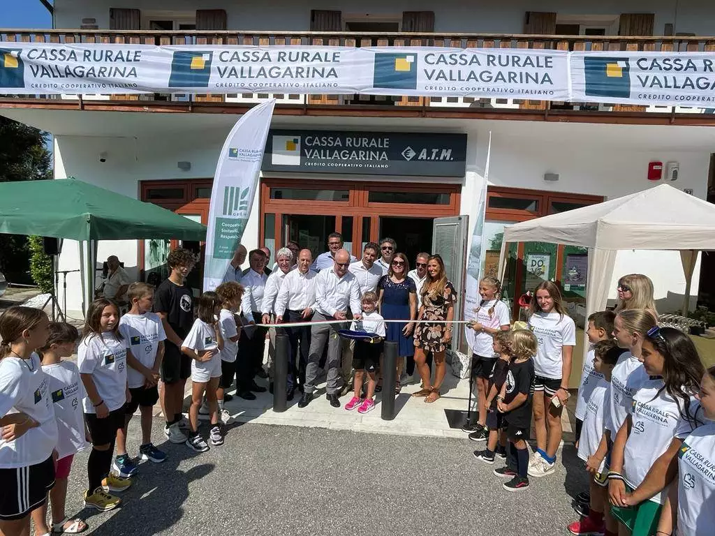 Il taglio del nastro del punto self a San Zeno di Montagna