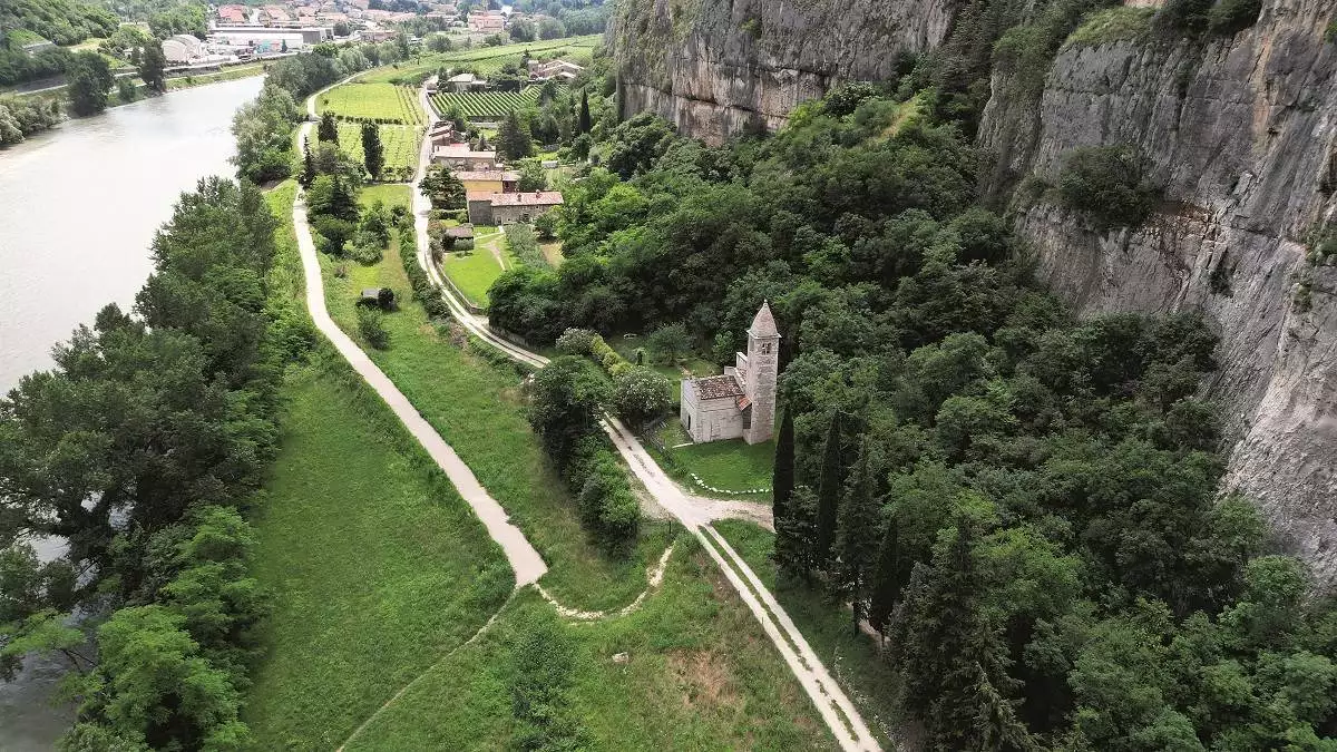 Un piccolo borgo in Valdadige.