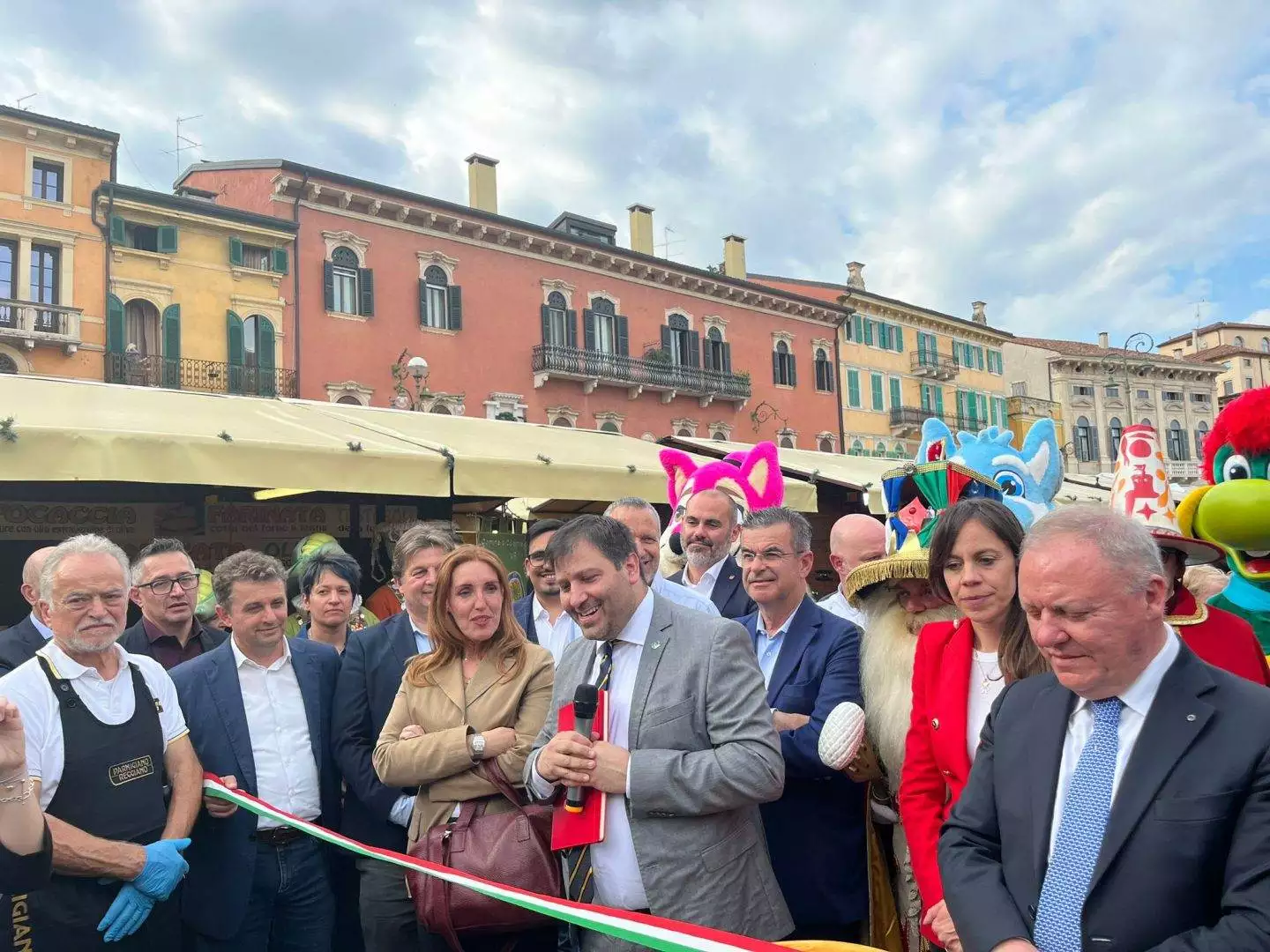 Il taglio del nastro dell'edizione 2024, inaugurata i 9 maggio scorso.