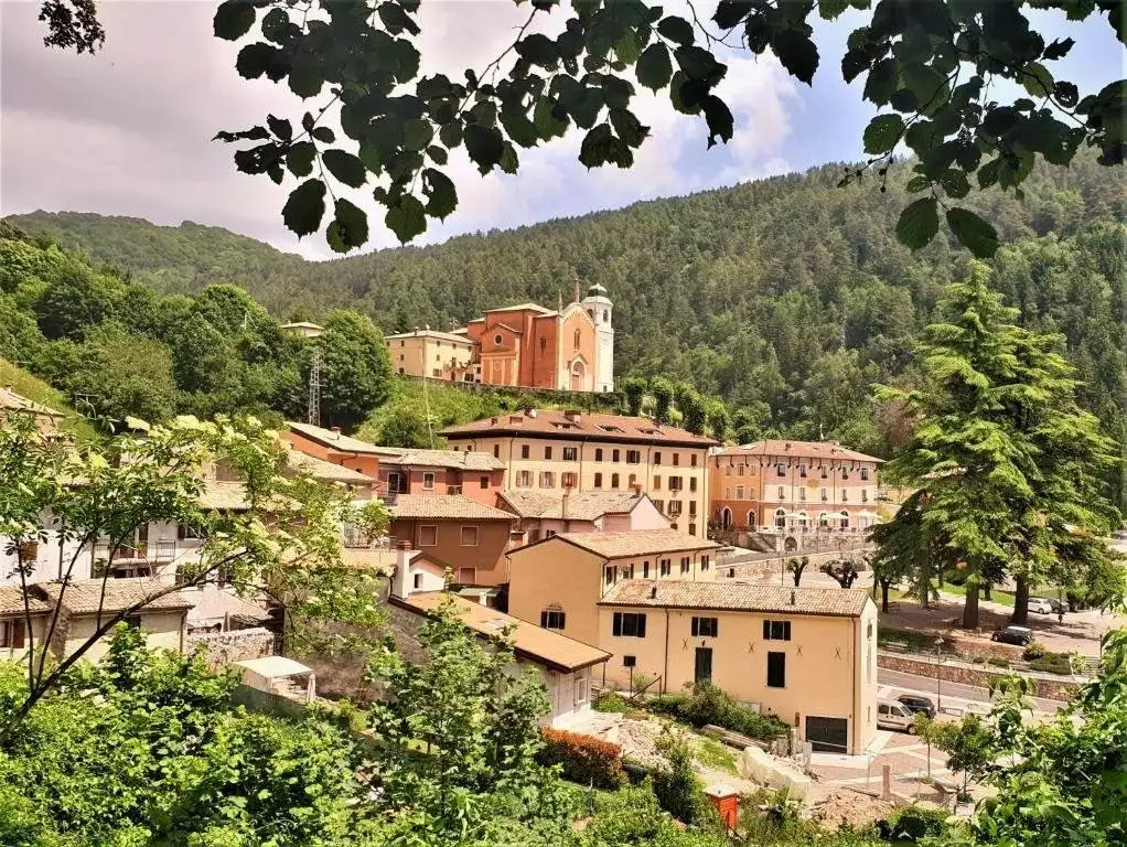 Uno scorcio su Ferrara di Monte Baldo, "sede" italiana del progetto PROMONT.